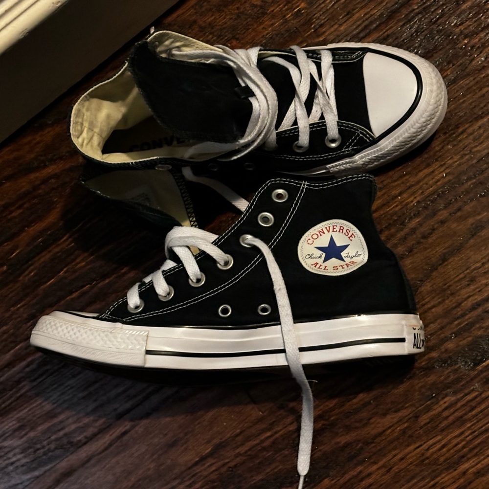 Unisex💁🏻‍♀️Converse sneakers Unisex Men’s Size(5-women’s-7 )